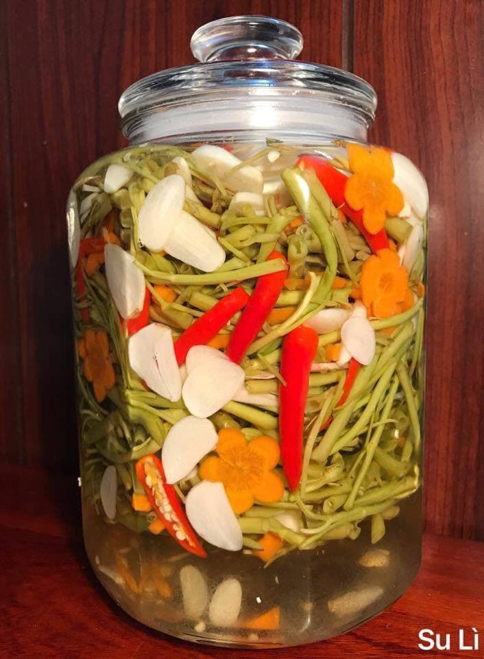 Dưa rau muống chua ngọt