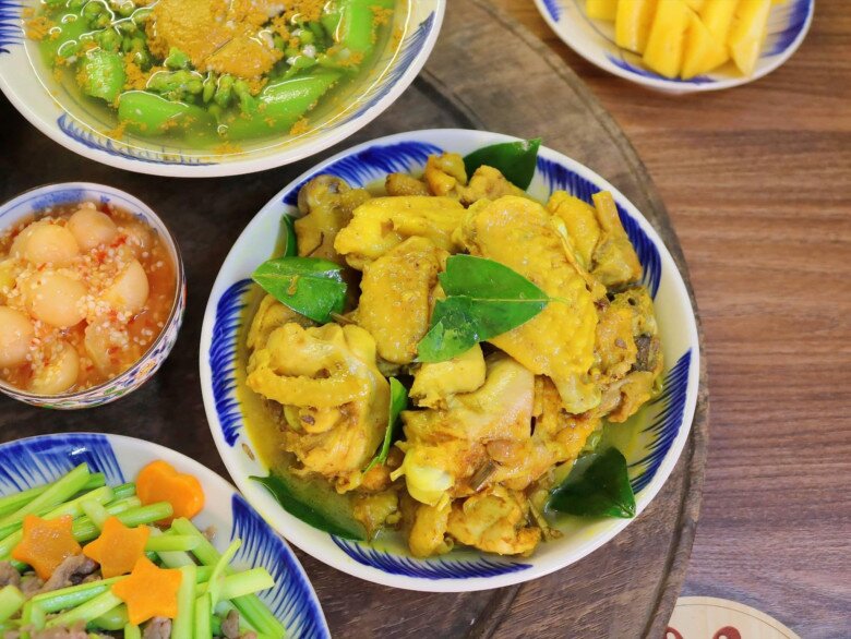 Món canh cua hoa thiên lý mướp hương thơm ngon.